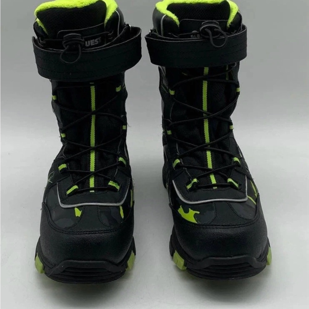 Que Kids Black and Neon Green Snow Boots